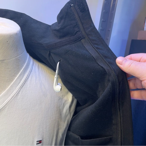 Mountain hardware jacket in preloved condition - Picture 5 of 15